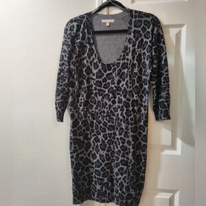 Banana Republic Women's Size Medium Grey Animal Print Short Sweater Knit Stretch